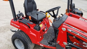 Tracteur agricole Massey Ferguson GC1723E 4 roues motrices 100 CV avec chargeur frontal - Product Image 5