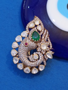 Broche Nœud Papillon Paon Doré, Strass en Cristal Taille Poire, Design Vintage, Bijou Unisexe pour Mariage et Fête, Plaqué Or 22K, Argent 925 - Product Image 5