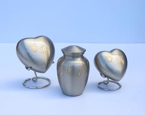 Urnas de Cremación Modernas de Alta Calidad para Mascotas, Urna de Cremación de Latón Grabada con Huella de Pata, Urnas Artesanales para Cenizas de Mascotas - Product Image 6