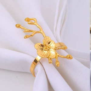 Magnifiques anneaux de serviette en forme de grappe de raisins dorés avec détails en perles. Apporte une touche royale. Disponible aux prix de gros. - Product Image 6