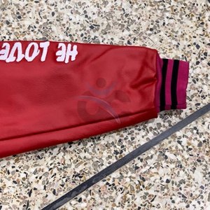 Chaqueta Varsity Negra y Roja de Buena Calidad de Marca Privada ORCAFITS con Ribete Rosa, Letra L Bordada, Cierre Frontal, Corte Regular - Product Image 6