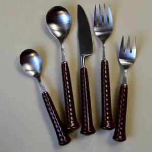 Juego de Cubiertos de Acero Dorado con Mangos de Acrílico Hechos a Mano, Cubertería Elegante para Restaurantes, Cenas y Comidas de Lujo - Product Image 6