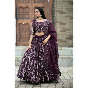 Tebby Seda Lentejuelas Bordadas Lehenga Choli con Duppta - Product Image 3