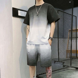 ชุดเสื้อยืดและกางเกงขาสั้นโพลีเอสเตอร์ผู้ชายแบบ OEM สั่งทำพิเศษ พิมพ์ลายดิจิทัล ชุดลำลองสำหรับออกกำลังกาย ชุดสองชิ้น - Product Image 3
