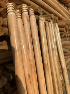 Wooden Broom Handle Wooden Broom Handle Pine Wood Smooth Varnished Finish Long Lasting Factory Wooden Broom Stick Eucalyptus - Product Image 6
