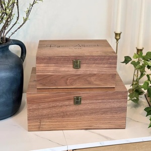 Letrero de Bienvenida de Madera Rústica Personalizado con Grabado y Relieve, Opción para Colgar, Diseño de Letras Ecológico y Duradero - Product Image 4