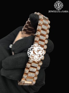 Reloj de Diamantes Blanco de Alta Calidad para Reuniones de Negocios, Eventos y Looks de Alta Costura, Disponible para Exportación - Product Image 3