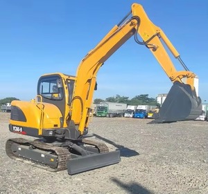 Mini-excavatrice compacte d'occasion de 3000 kg, jaune, avec lame de bouteur avant et chenilles en caoutchouc pour un nivellement résidentiel précis - Product Image 1
