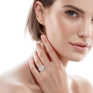Exquisito Anillo de Compromiso de Tres Piedras con Diamante de Corte Radiante |   Joyería nupcial clásica de lujo en oro de 14 quilates - Product Image 5