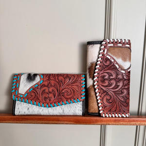 Offre Spéciale à la main usiné sculpture portefeuille pochette élégant en cuir véritable peau de vache fourrure portefeuille Multi utilisations Western cuir portefeuilles - Product Image 4