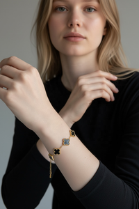 Bracelet unisexe tendance en acier inoxydable plaqué or avec zircon et trèfle à quatre feuilles, idéal pour mariage - Vente chaude en gros - Product Image 2