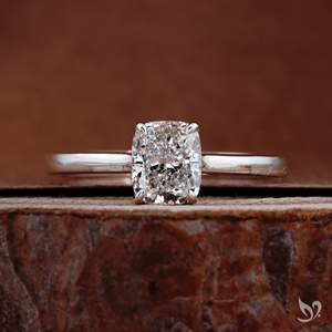 Bague de fiançailles élégante et allongée en diamant coussin, solitaire de 1 carat cultivé en laboratoire, en or blanc 10k, avec bande fine, intemporelle pour demande en mariage - Product Image 1