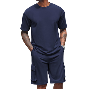 Ensemble court tendance pour homme, style unique, avec pantalon mi-long à coutures simples, coupe droite, taille mi-haute et coupe ample, idéal pour l'été - Product Image 3