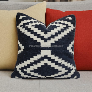 ปลอกหมอนอิงสไตล์โบฮีเมียนสีเทาลายเรขาคณิตสไตล์โมร็อกโกปลอกหมอนผ้าทอมือจากอินเดีย - Product Image 3