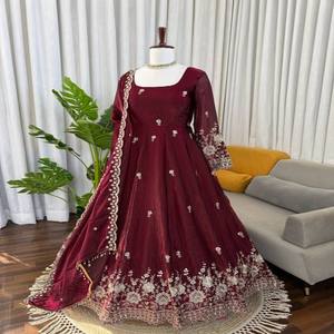 Conjunto de Traje Anarkali de Seda VASTRA COTTAGE con Dupatta con Trabajo de Hilo y Lentejuelas, Pantalón de Micro Algodón, Completamente Cosido, Atuendo para Fiestas - Product Image 4