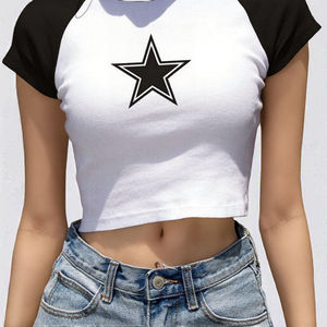 Top Corto Blanco para Mujer con Estampado de Estrellas Negras, Manga Raglán, Cuello Redondo, Corte Ajustado Informal, 100% Algodón Jersey, para Primavera/Verano - Product Image 1