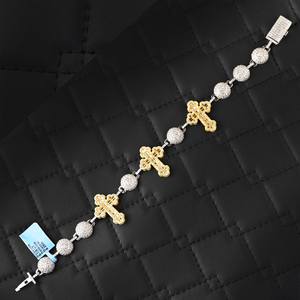 Pulsera Dvars Diamond de Dos Tonos con Cruz Chapada en Oro, Moissanita de Corte Brillante VVS Color D, Plata de Ley 925 Sólida con Engaste de Garra - Product Image 5