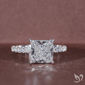 Anillo de Compromiso con Diamante Cultivado en Laboratorio, Corte Princesa, 3CT, Certificado por IGI |   Anillo de Oro Sólido de 10k con Halo Oculto, Certificado por IGI - Product Image 1