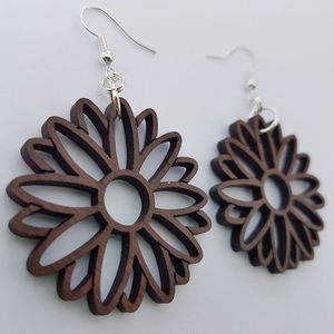 Pendientes de Madera Hechos a Mano en India, Diseño Elegante y Atractivo para Mujeres y Niñas, Fabricados en India - Product Image 1