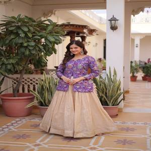 VASTRA COTTAGE Lehenga élégant en jacquard tissé avec blouse entièrement cousue, col fantaisie, manches longues, doublure en coton, tenue traditionnelle - Product Image 3