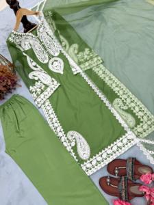 Kurta/Kurti traditionnel ethnique brodé en organza de nylon pur et soie, coupe ample pour femme, idéal pour les fêtes, les remises de diplômes, l'hiver et l'été - Product Image 6