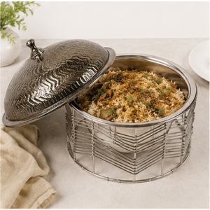 Plat de service moderne en acier inoxydable avec couvercle martelé, chauffe-plat argenté pour buffet de mariage et service hôtelier - Product Image 2