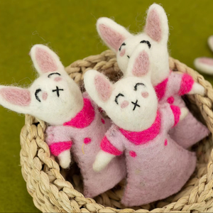 ตุ๊กตากระต่ายอีสเตอร์ทำมือจากผ้าสักหลาดสีชมพูและไหมพรม สำหรับตกแต่งพวงมาลัยอีสเตอร์และงานฝีมือ ขายส่ง - Product Image 1