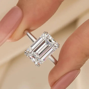 Anillo de Plata 925 con Moissanita de Corte Esmeralda, Diseño Premium, Chapado en Oro Blanco, Color D y Claridad VVS, para Mujer - Product Image 6