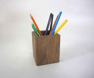 Porte-stylos et support à crayons classiques en bois massif faits à la main - Organisateur de bureau durable et élégant pour bureau, artisanat naturel - Product Image 4