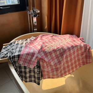 เสื้อเชิ้ตฤดูร้อนคุณภาพสูงผ้าฝ้าย 100% สีตามสั่ง OEM ODM สำหรับผู้ชายและผู้หญิง ผลิตโดยโรงงานผลิตเสื้อผ้าเวียดนาม - Product Image 3