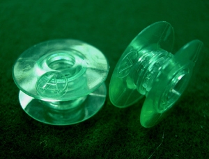 Bobina de plástico para máquina de coser AA0052 | Estuche Transparente de Plástico para Bobinas de Costura, Diseño Redondo y Simple, Accesorio para Máquina de Coser - Product Image 3