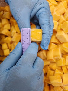 Mangue congelée en tranches, 100% naturelle, fruit jaune parfumé, emballage sous vide, en vrac pour smoothies et confitures, approvisionnement direct usine Vietnam - Product Image 3