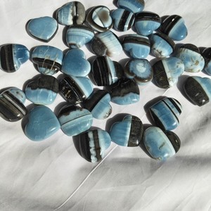 Opale bleue naturelle Owyhee de Cambay Art, petite sculpture en forme de cœur, pierre précieuse polie en gros pour la guérison, la décoration et les cadeaux – Excellente qualité - Product Image 6