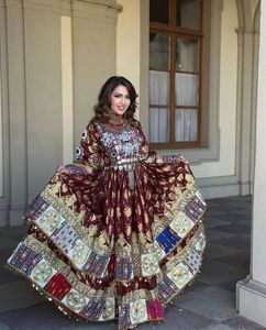 Vêtements traditionnels pour femmes de style bohème vintage, brodés à la main, tailles personnalisées, vente en gros, robes décontractées afghanes, ensemble vintage pashtun - Product Image 4