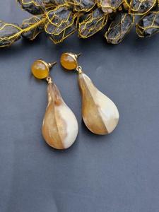 Pendientes de boda modernos para mujer, hechos a mano, ecológicos, de cuerno de buey 100% natural, brillantes y pulidos, artesanía natural. - Product Image 4