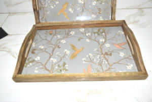 Juego de 2 bandejas rectangulares de madera de mango de la mejor calidad con patrón de mango estampado esmaltado para hoteles, restaurantes, cocinas de la India - Product Image 3