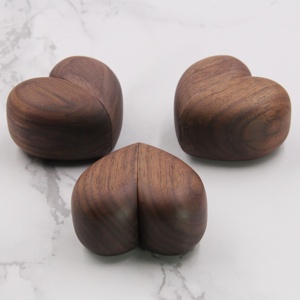 Caja de anillo de madera maciza con forma de corazón, caja de anillo de pareja de boda personalizada, <span class=keywords><strong>regalo</strong></span> de <span class=keywords><strong>5</strong></span> <span class=keywords><strong>aniversario</strong></span> - Product Image 6
