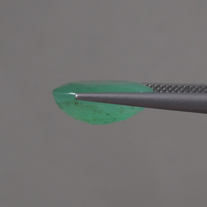 Esmeralda Natural Certificada IGI, Venta al por Mayor, Suelta, 6.70 Quilates, Corte Ovalado 14.5x10.5mm, Verde Premium, Tratada con Calor, Encerado/Aceitado Ligero - Product Image 2