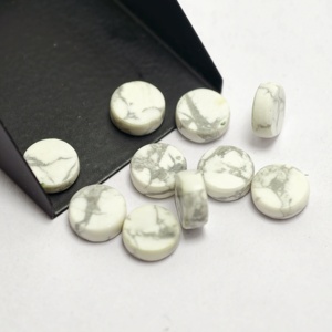 Disque plat en howlite blanche, pierre précieuse polie en vrac pour la fabrication de bijoux - Product Image 1
