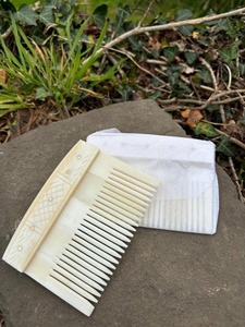 Peine de Pelo de Hueso de Calidad Premium para un Peinado Suave y sin Frizz - Product Image 4