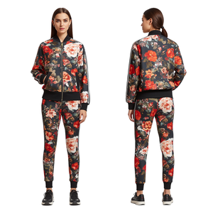 Ensemble de survêtement de sport pour femmes à imprimé floral, deux pièces - Product Image 2