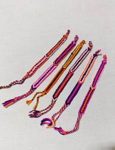 สร้อยข้อมือถักสานสีสันสดใสสุดฮิต สไตล์โบฮีเมียน สำหรับทุกเพศ เหมาะสำหรับงานเทศกาลและสวมใส่ลำลอง ลดราคา - Product Image 4