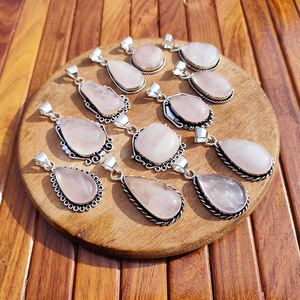 Colgante de Cuarzo Rosa Natural, Cristal Rosa Hecho a Mano, Joyería de Latón Bañado en Plata, Venta al por Mayor, Engaste de Bisel, Regalo para Fiestas - Product Image 4