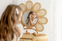 Table de toilette pour enfants en forme de fleur, tressée en rotin naturel - design magnifique et robuste, style campagnard.