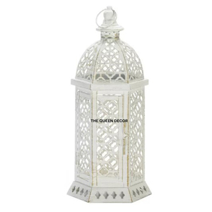 Lanterne suspendue élégante et luxueuse en métal doré et verre, faite à la main, pour balcon domestique, avec pot à bougie unique en béton, en vente - Product Image 3