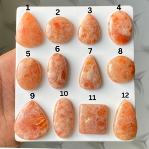Lote de cabujones de cuarzo de piedra del sol natural, pulidos, con destellos naranjas, gemas sueltas de piedra del sol en formas variadas para la fabricación de joyas, colgantes y anillos. - Product Image 4