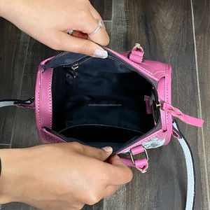 Nouveau Sac de Voyage Grande Capacité en Cuir de Vachette Façonné à la Main 20206, Sac Polochon Cœur en Peau de Bœuf avec Poils, Tendance Cowgirl pour Femme - Product Image 6