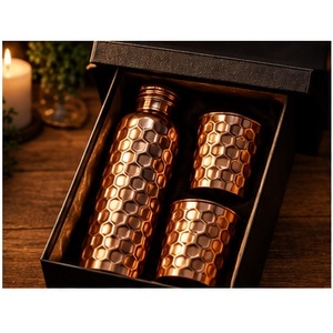 Juego de Botella de Agua de Cobre Hecha a Mano y 2 Tazas con Patrón Floral Grabado en Caja de Regalo - Product Image 6