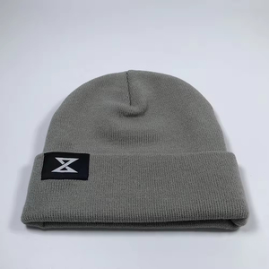 Bonnets d'hiver tricotés de haute qualité, bonnets unis promotionnels avec logo personnalisé, bonnets entièrement personnalisables pour hommes - Product Image 2