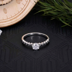 Anillo de Diamante Cultivado en Laboratorio con Corte Brillante Redondo D'vins, Oro Sólido de 18K, Anillo de Compromiso para Mujer, Certificado IGI, Color D, Engaste de Cera - Product Image 1